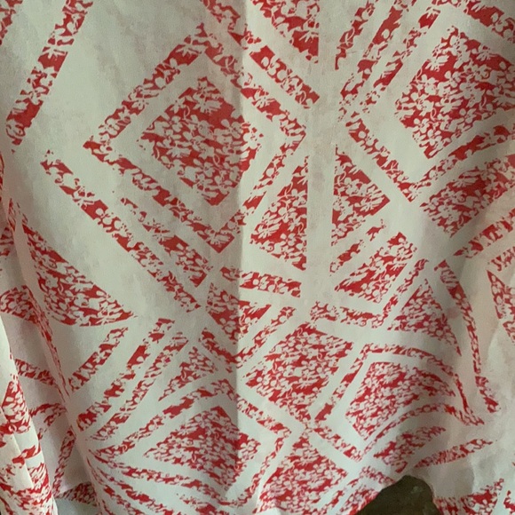 3/$28 Cabi abstract print Coquertte tee top blouse - Picture 6 of 11